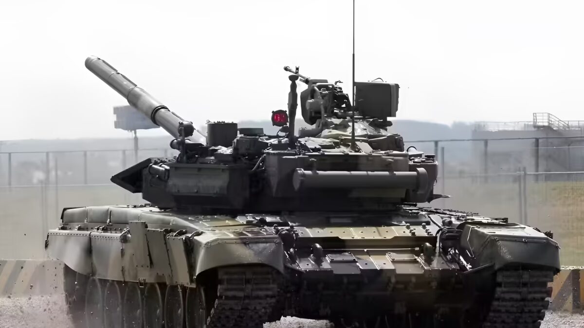 Экипажи Т-90М и Т-72Б3 доработали «Тучу» для защиты от дронов