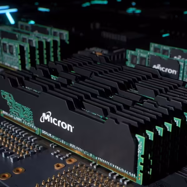 Модули памяти Micron DDR4 на материнской плате