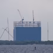 SpaceX показала ход строительства Gigabay для Starship