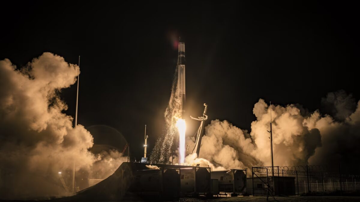 Ракета Electron Rocket Lab запуск в ночи