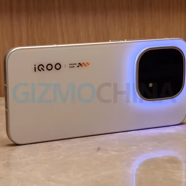 Корпус смартфона iQOO 16 с большим модулем камеры
