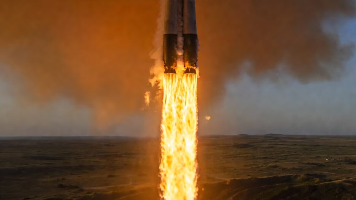 Факел ракетного двигателя Роскосмос стартует к МКС