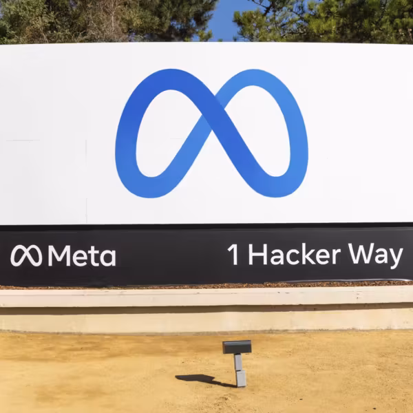 указатель на вход в Meta с логотипом Meta и названием