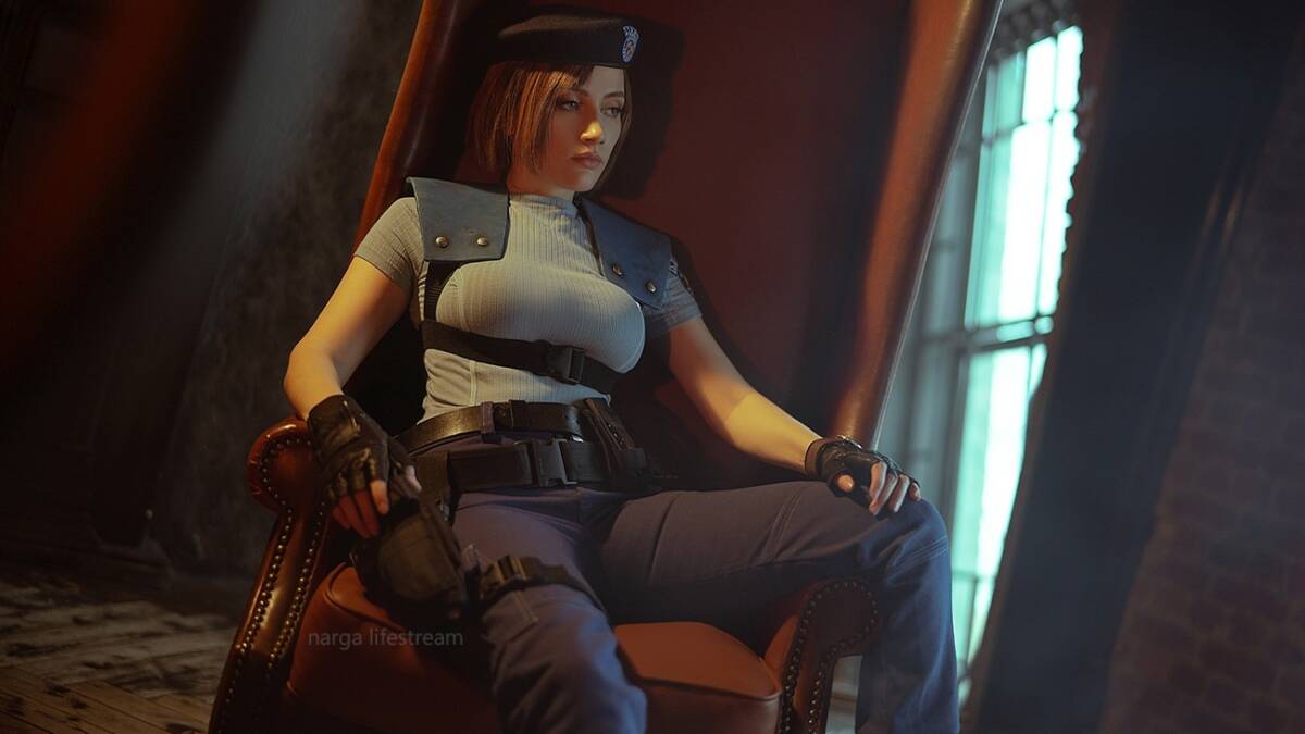 Косплей Джилл Валентайн из Resident Evil Наташа Кочеткова сидит в кресле