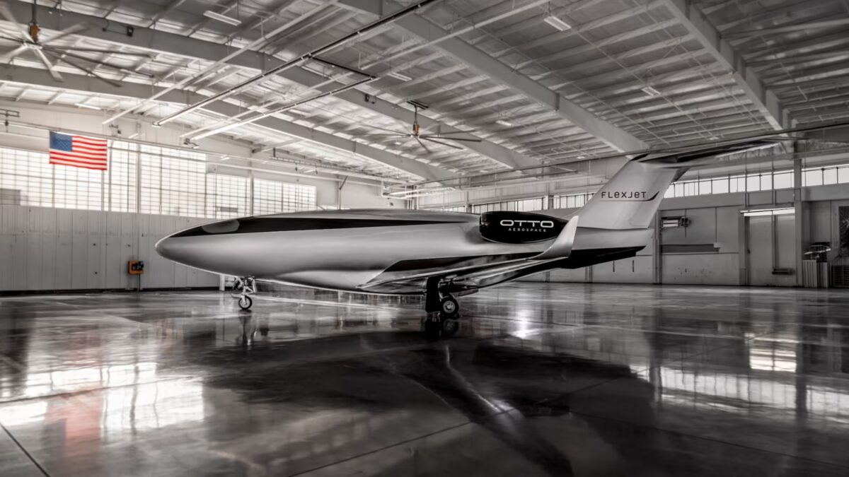 самолёт Otto Aerospace Phantom 3500 в ангаре