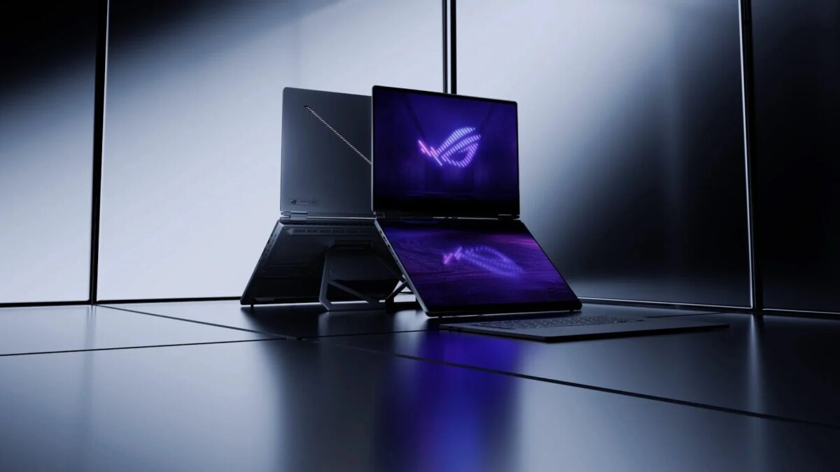 Два игровых ноутбука ASUS ROG Zephyrus Duo на столе