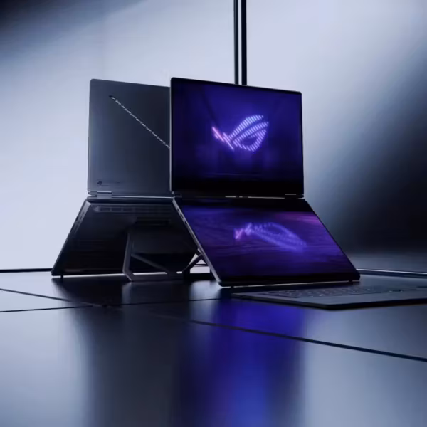 Два игровых ноутбука ASUS ROG Zephyrus Duo на столе