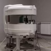 Экспериментальный портативный МРТ без гелия внутри помещения