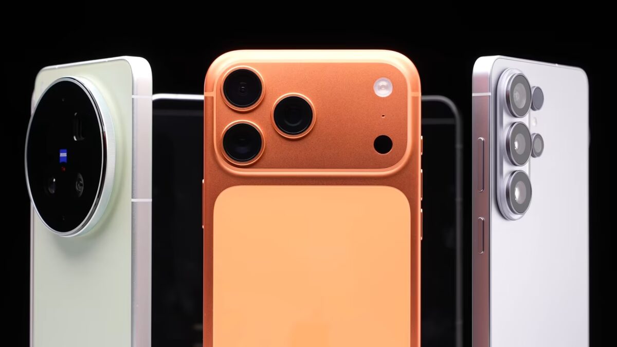 Три смартфона Galaxy S26 Ultra разных цветов крупный план