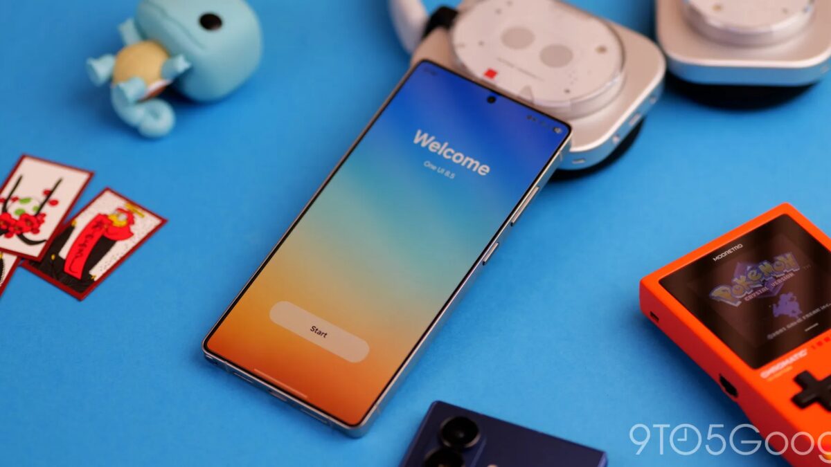 смартфон Samsung Galaxy с экраном Welcome стартовой страницей