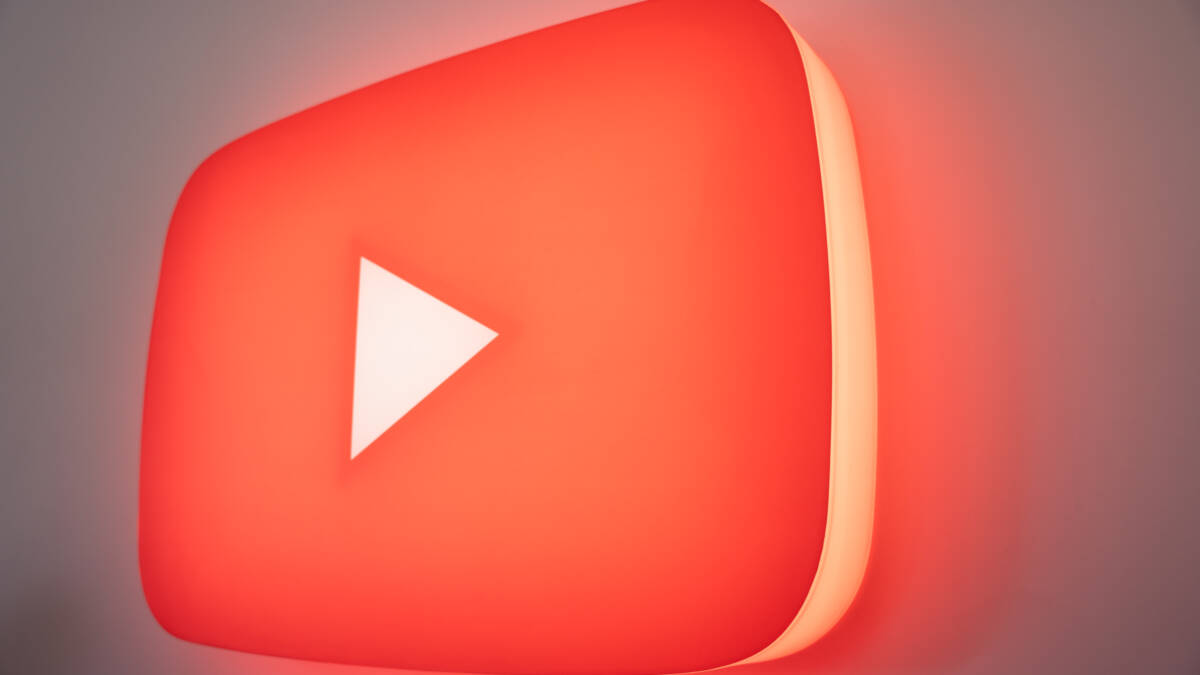 YouTube перенёс метки AI-видео под плеер и в Shorts