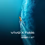 Открытый Vivo X Fold 6 со сгибающимся экраном