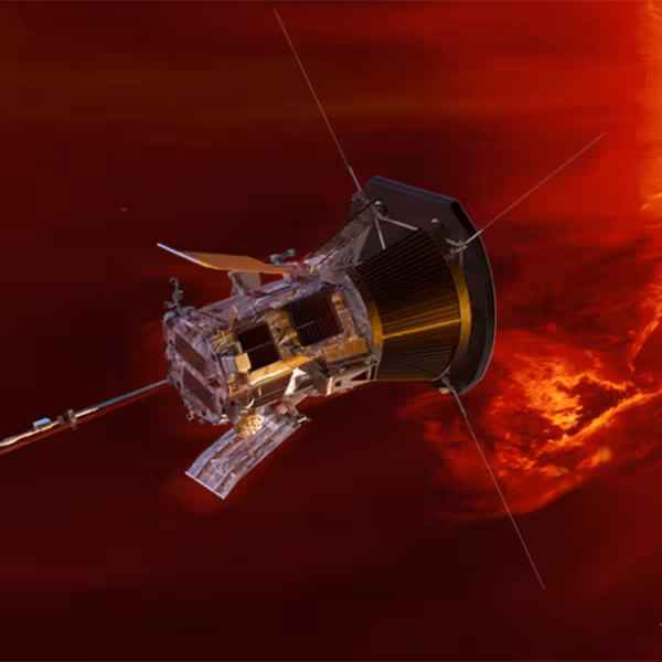 Космический зонд Parker Solar Probe у Солнца в космосе