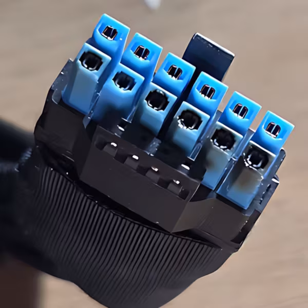 Видеокарта Sapphire RX 9070 XT Nitro+ с повреждённым кабелем