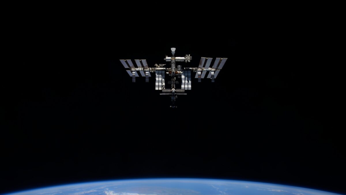 Астронавты NASA вернулись на МКС после ремонта модуля
