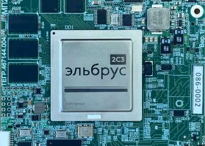 Процессор Эльбрус на плате с микросхемами