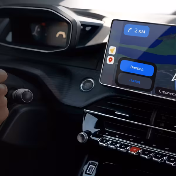 Экран Яндекс Карты на смартфоне в машине CarPlay