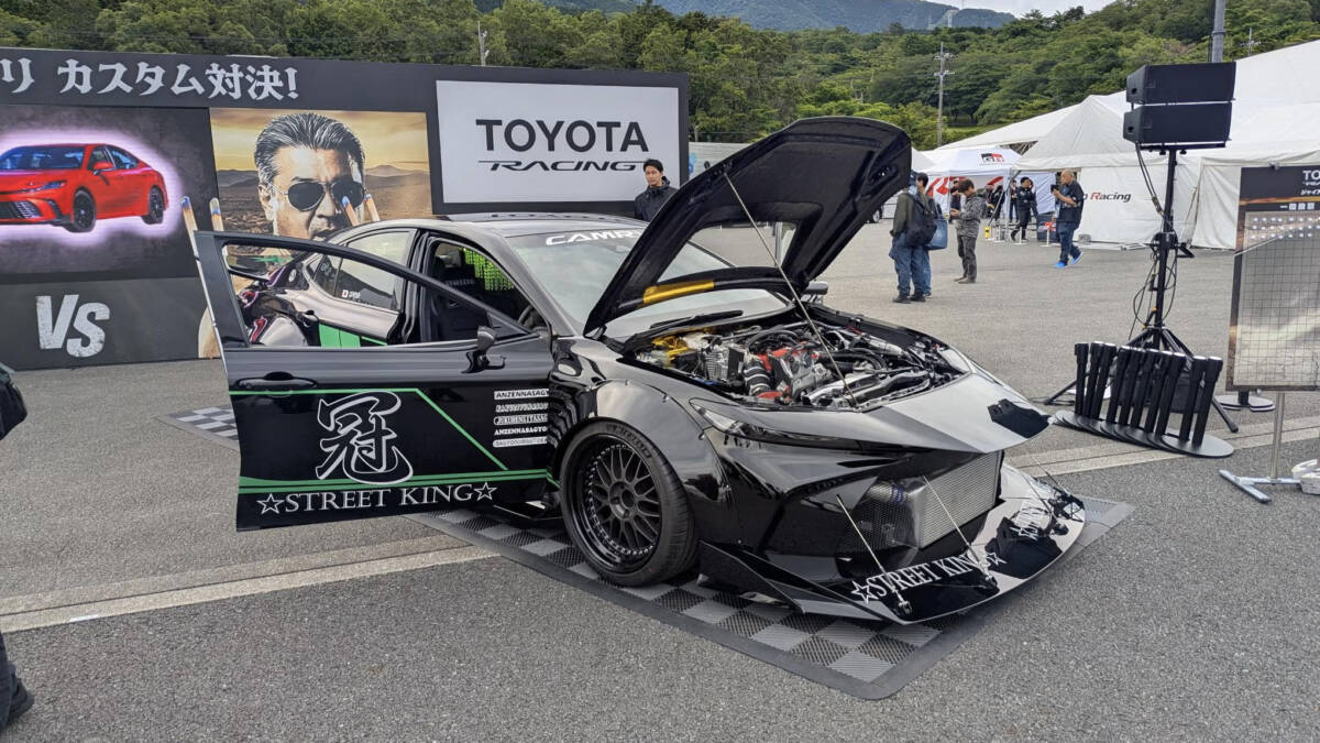 Toyota показала седан Camry с 2 турбомоторами на 700 л.с.