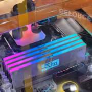 Модули памяти V-Color Manta XOT1 внутри корпуса
