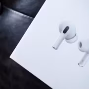 Беспроводные наушники Apple AirPods без кабелей