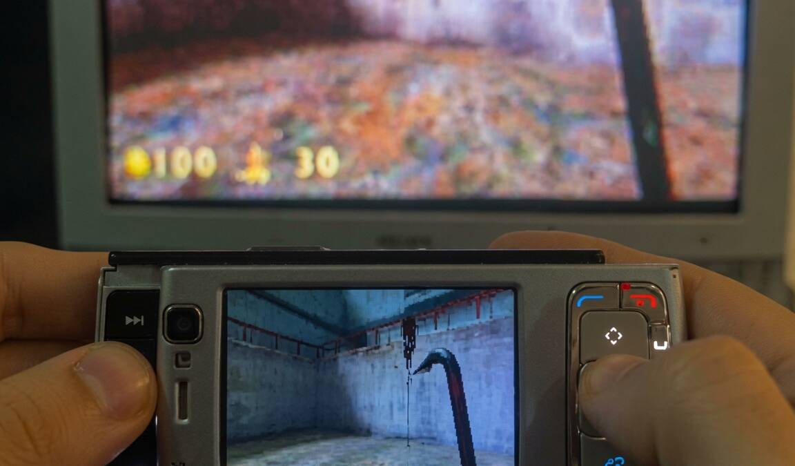 Half-Life запустили на смартфоне Nokia N95 с Symbian