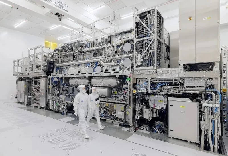 Крупный научный лабораторный комплекс с техникой ASML