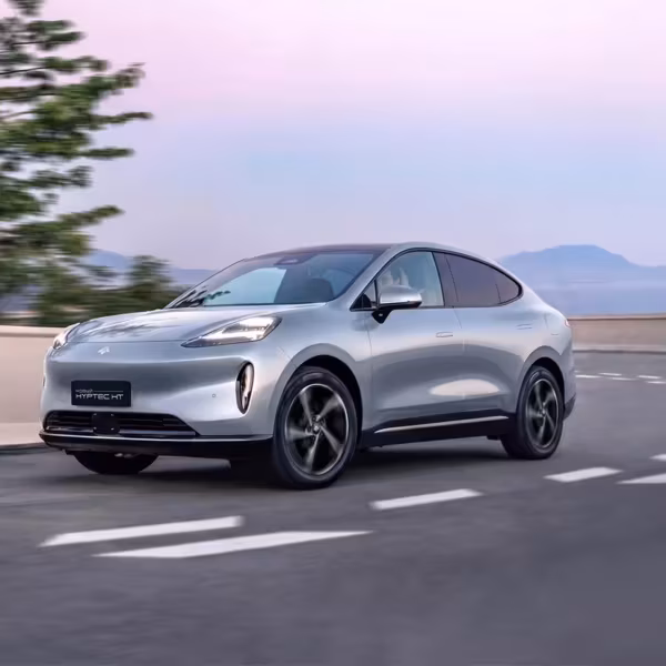 Электрокроссовер GAC Hyptec HT на дороге