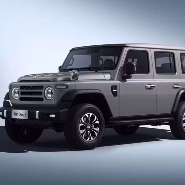 Внедорожник BAW 212 T01 с черным и серым кузовом