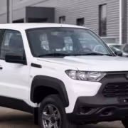 Белый внедорожник Lada Niva Travel на парковке