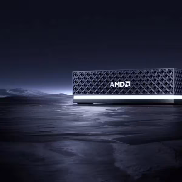 Мини-ПК AMD Ryzen AI Max+ 395 на фоне гор