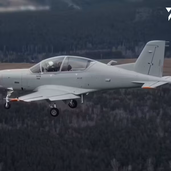 Самолёт УТС-800 готовят к первому полёту с двигателем ВК-800