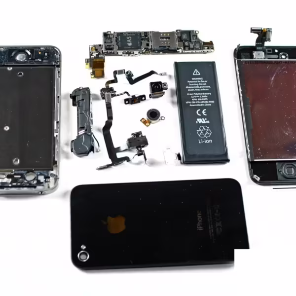 Разобранный iPhone с внутренними компонентами корпус дисплей аккумулятор