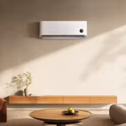 кондиционер Xiaomi GentleAir в гостиной комнате