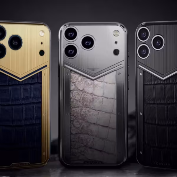 Три iPhone 17 Pro Max с магнитными накладками Caviar