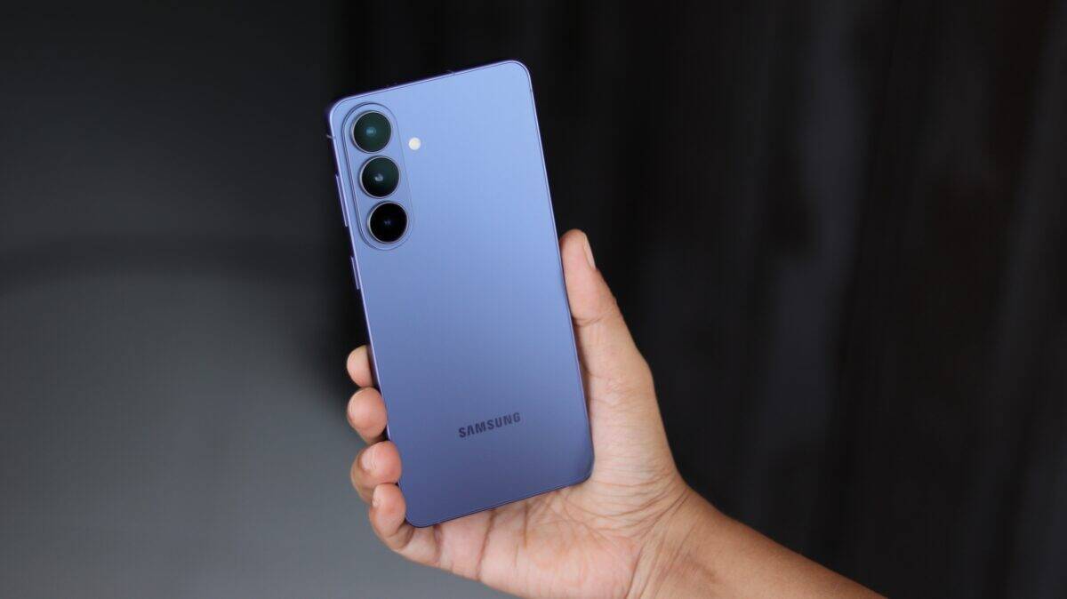Смартфон Galaxy S27 может сохранить экран и камеры S26