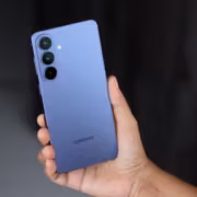 Смартфон Galaxy S27 может сохранить экран и камеры S26