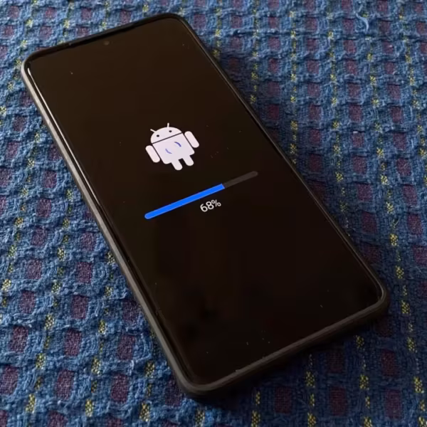 Смартфон Samsung с загрузкой Android 68