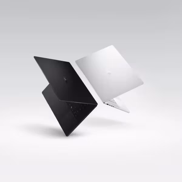 Два ноутбука Asus ProArt P16 и P14, открытые, черный и серебристый