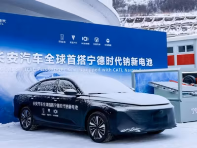 Электромобиль Changan с батареей CATL на демонстрации