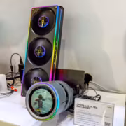 Ocypus представила СЖО с экраном 3,95 дюйма и 3 корпуса