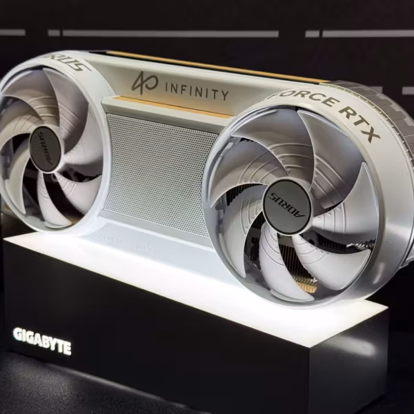 Видеокарта Gigabyte Aorus RTX 5080 отделка под дерево