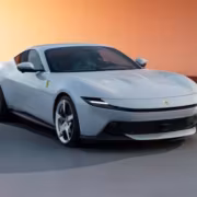 Серебристая Ferrari с новым дизайном автомобиля