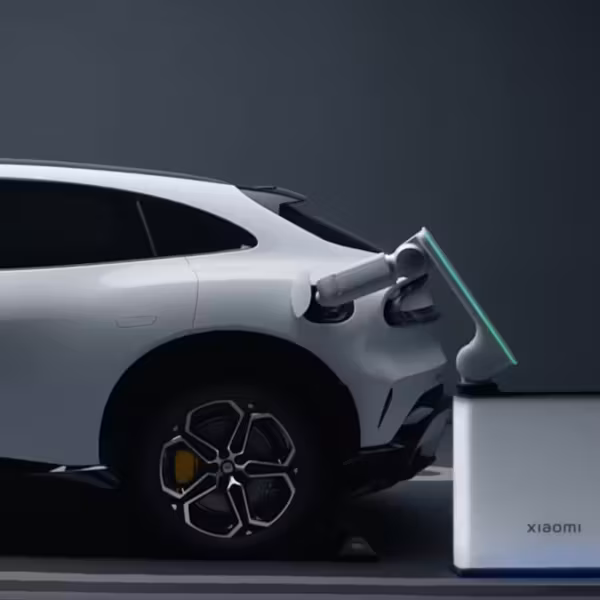 Робот Xiaomi для зарядки автомобиля и домашней парковки