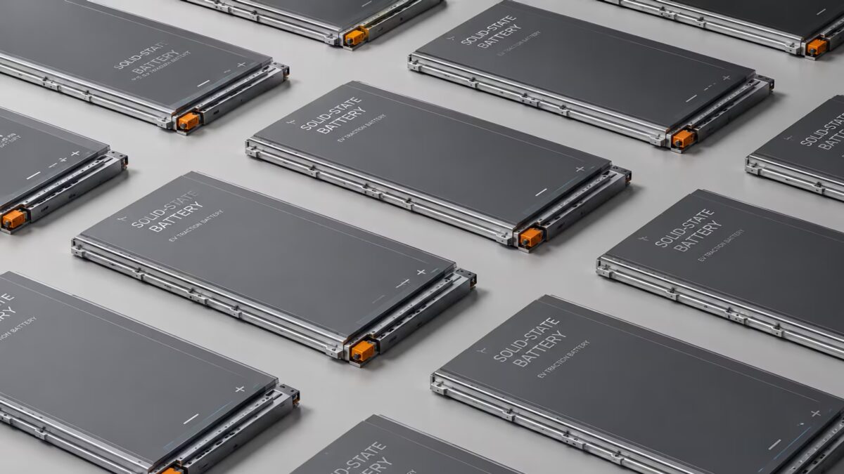 Батареи Solid State Battery в упаковке на рабочем столе