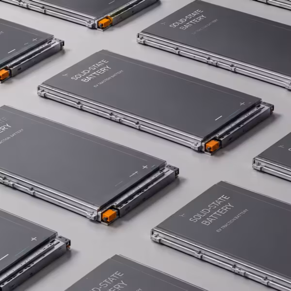 Батареи Solid State Battery в упаковке на рабочем столе
