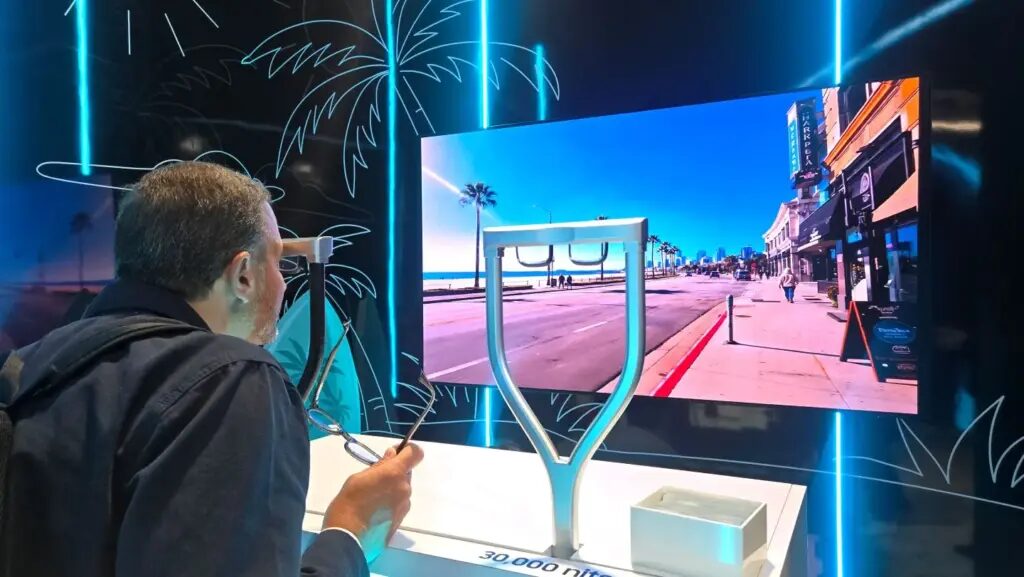 Samsung Display показала микродисплей OLEDoS на 40 000 нит