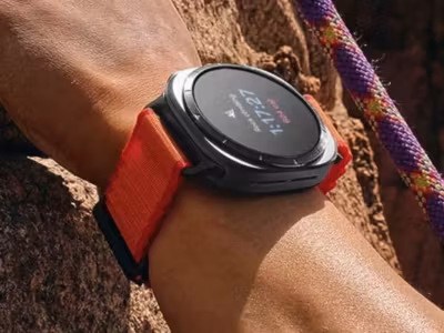 умные часы Galaxy Watch Ultra 2 на руке спортсмена