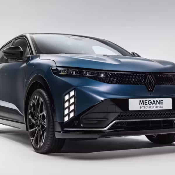 Современный электровнедорожник Renault Megane E-Tech 2026
