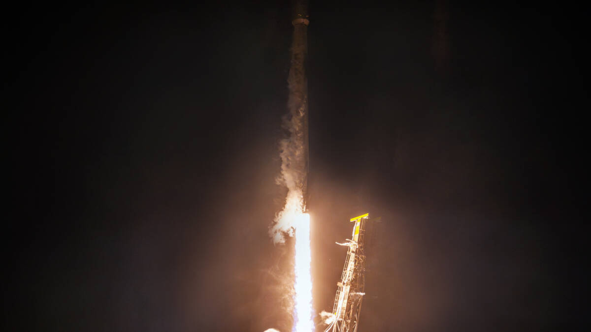 SpaceX посадила ракету Falcon 9 с заклинившим рулем
