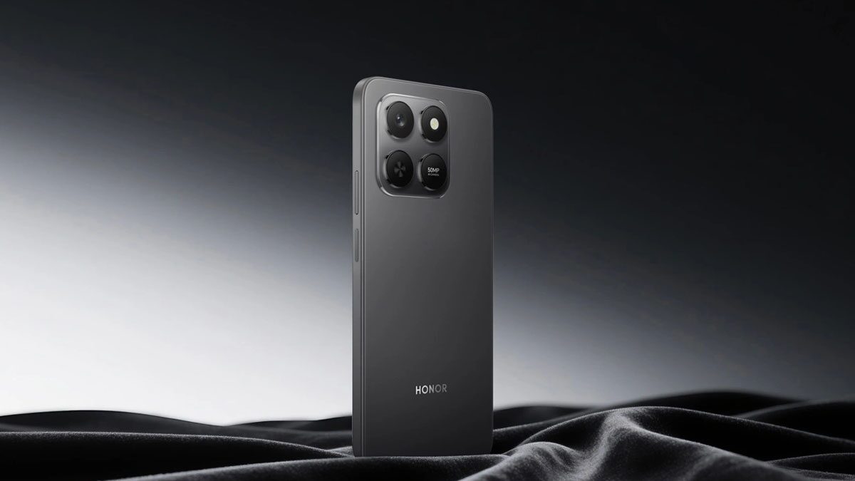 Смартфон Honor Play 11 Plus на черной ткани